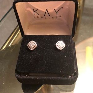 Diamond earrings 1/4 Round-cut 10k white gold.